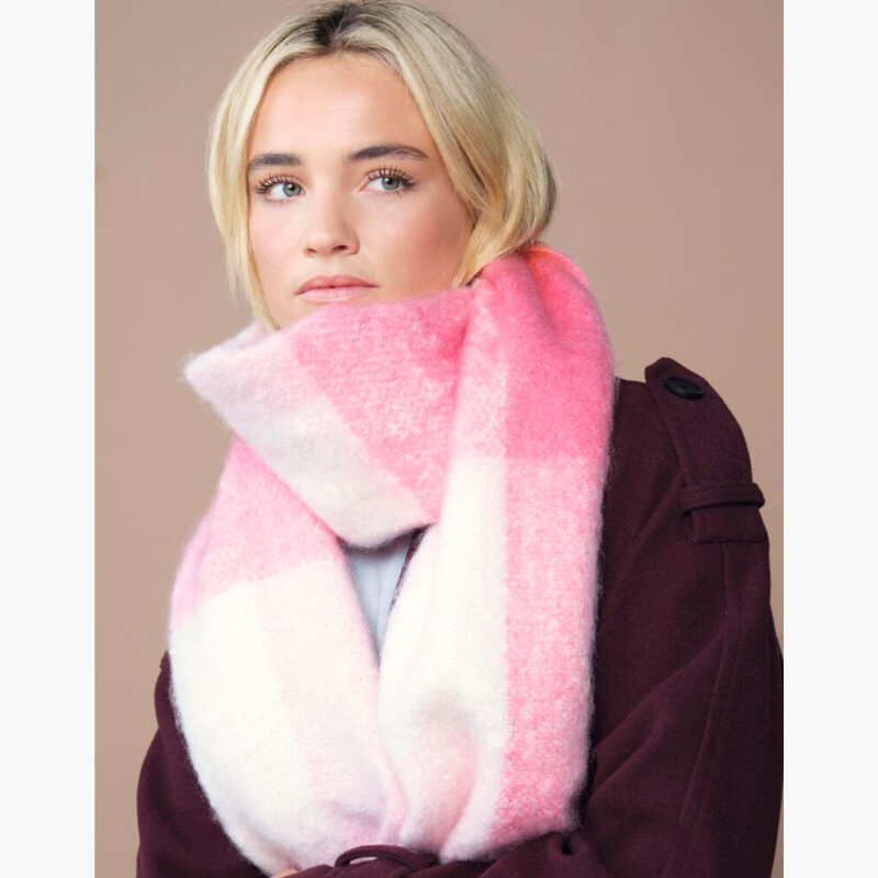 Fluffy Check Scarf Thumbnail